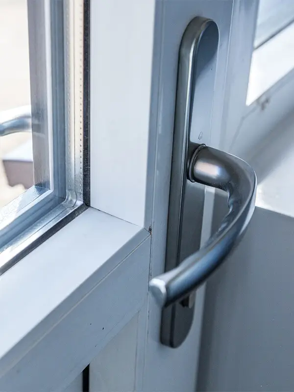 Bouwplast kunststof deur deurkruk detail