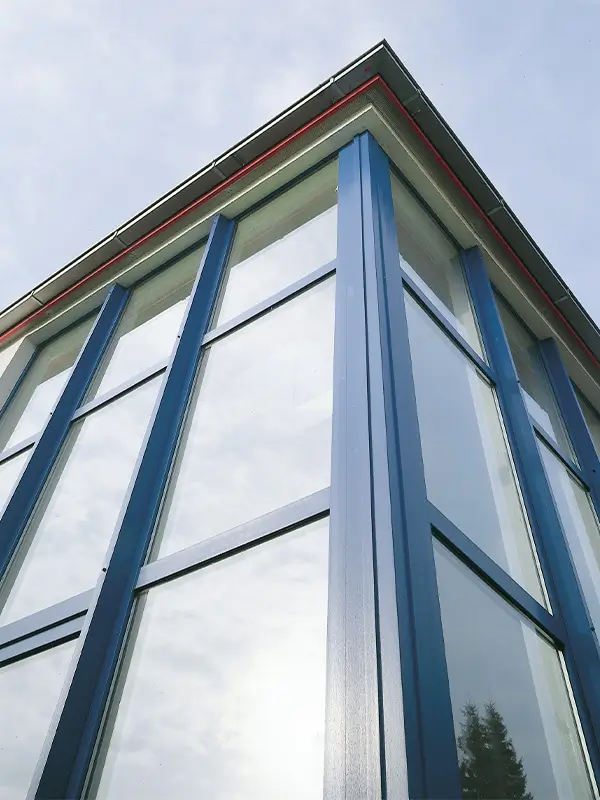 Pui blauwe kunststof kozijnen Bouwplast