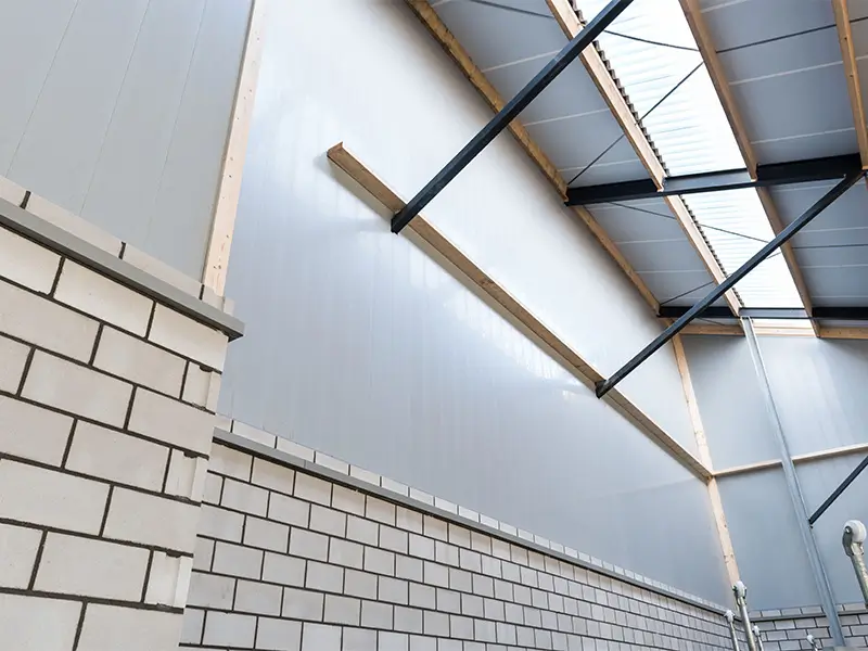 Bouwplast-plus grijze panelen stalwand