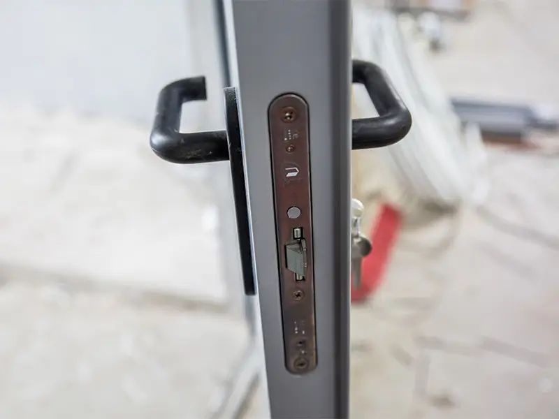 Agridoor binnendeur grijs detail slotkast